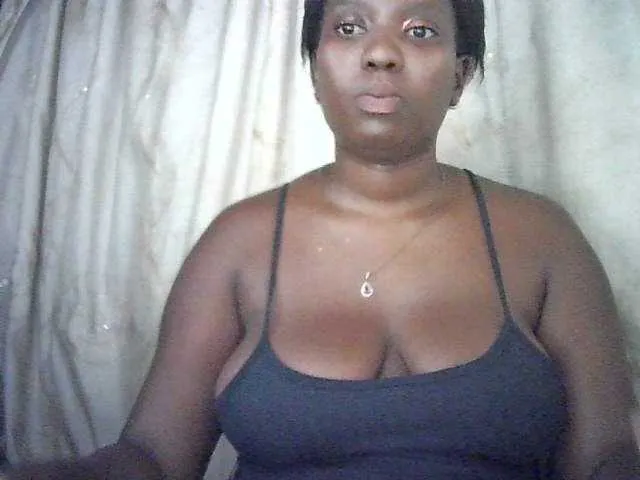 Live sex webcam photo for Mirriam919 #277365935