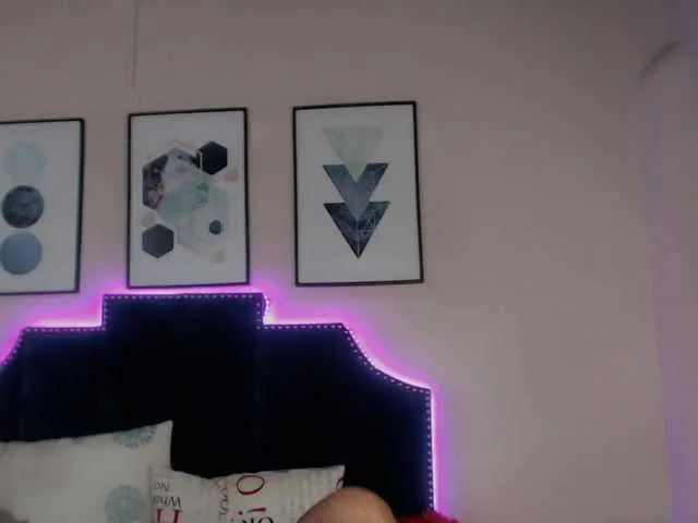 Live sex webcam photo for Mischa-Maite #273993393