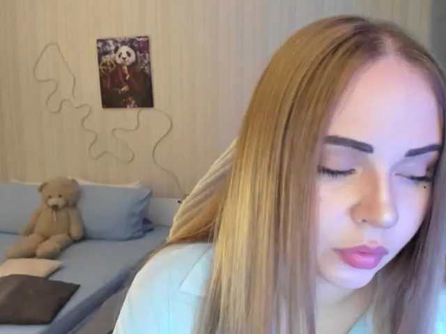 Live sex webcam photo for MishaLips #291257354