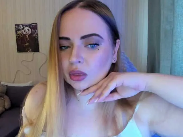 Live sex webcam photo for MishaLips #291441563