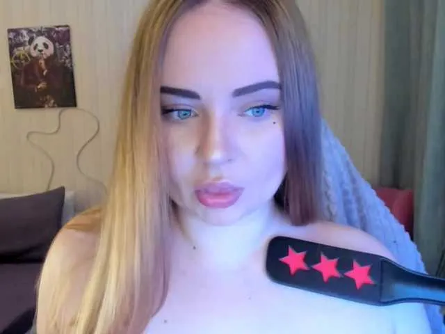 Live sex webcam photo for MishaLips #291456471