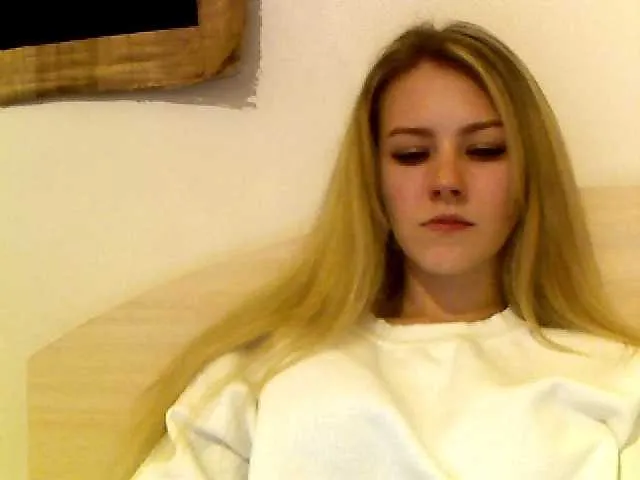 Live sex webcam photo for Miss-BB #272970932