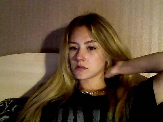 Live sex webcam photo for Miss-BB #273450942