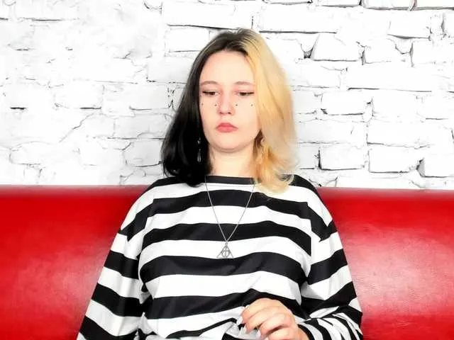 Live sex webcam photo for Miss-Batty #276352680