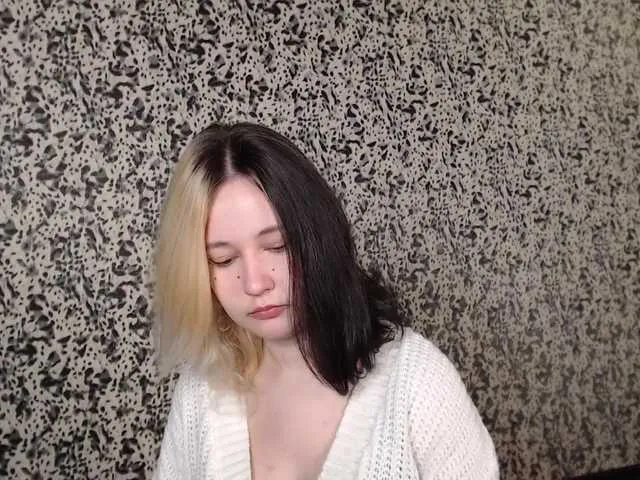 Live sex webcam photo for Miss-Batty #276423435