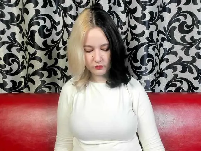 Live sex webcam photo for Miss-Batty #276555447