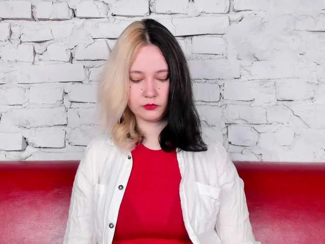 Live sex webcam photo for Miss-Batty #276569997