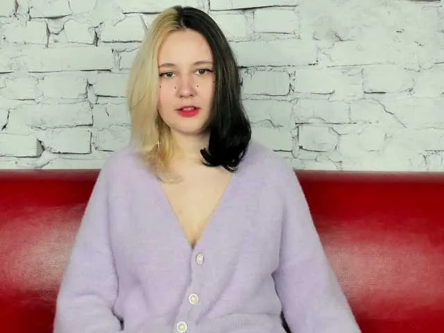 Live sex webcam photo for Miss-Batty #276605933