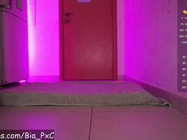 Live sex webcam photo for Miss-Bia #277641421