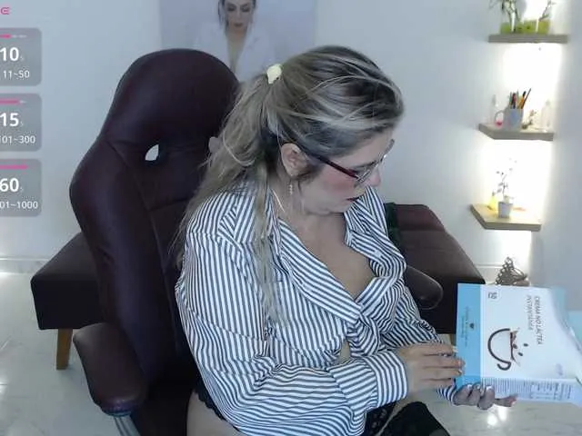 Live sex webcam photo for Miss-Diva1 #293757894