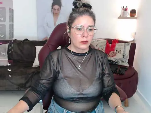 Live sex webcam photo for Miss-Diva1 #294311583