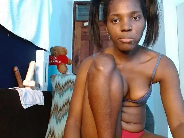 Live sex webcam photo for Miss-Hennessy #275579903