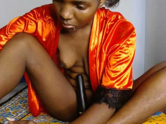 Live sex webcam photo for Miss-Hennessy #276137742