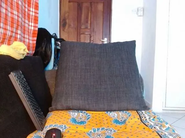 Live sex webcam photo for Miss-Hennessy #276527937