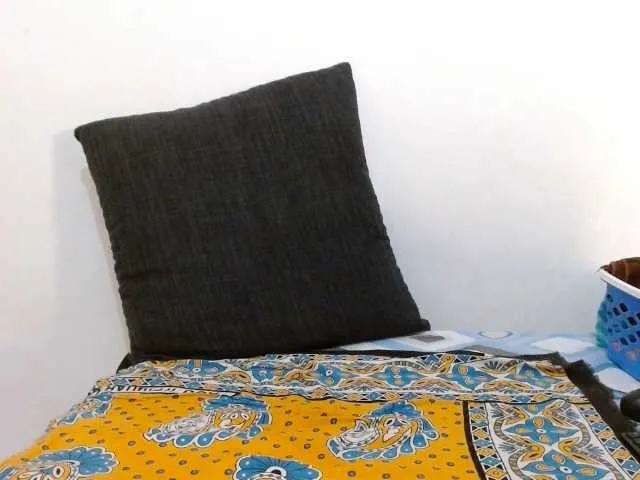 Live sex webcam photo for Miss-Hennessy #276606953