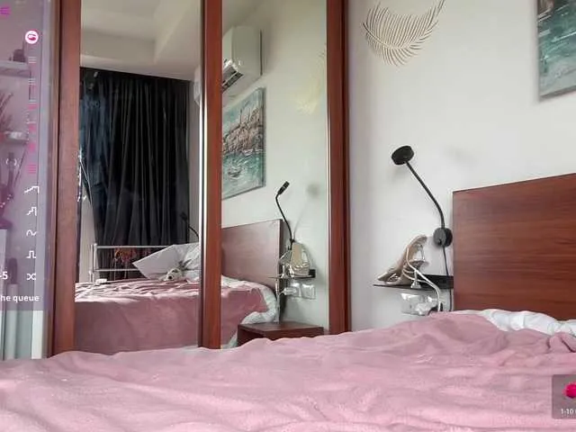 Live sex webcam photo for Miss-Kissss #291547654