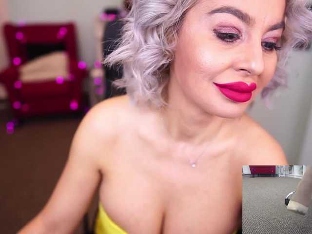 Live sex webcam photo for Miss-Kora #273434458