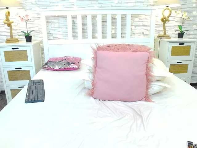 Live sex webcam photo for Miss-Kora #273729272