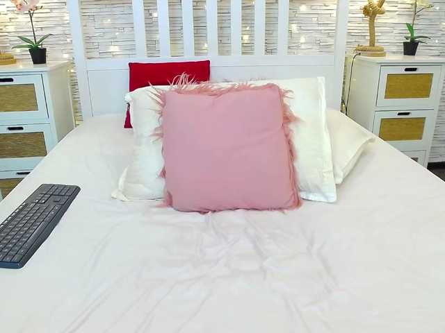 Live sex webcam photo for Miss-Kora #273774423