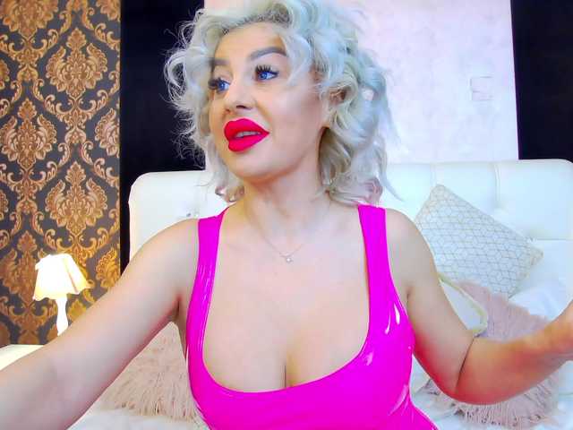 Live sex webcam photo for Miss-Kora #273895517