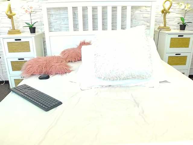 Live sex webcam photo for Miss-Kora #274031241