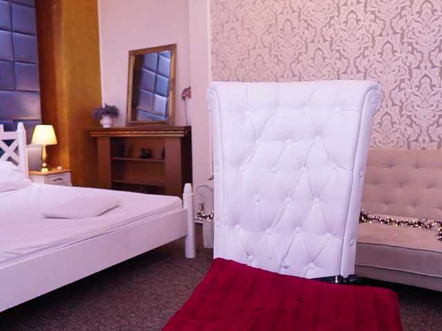 Live sex webcam photo for Miss-Kora #277911233