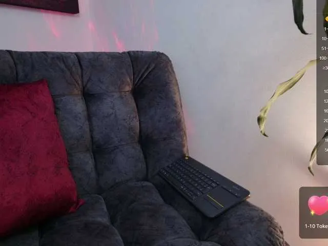 Live sex webcam photo for Miss-Thomson #277142327