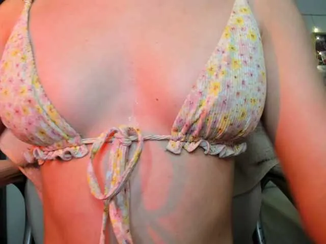 Live sex webcam photo for Miss-hailey #277996366