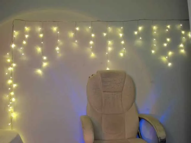 Live sex webcam photo for Miss-hailey #278113751