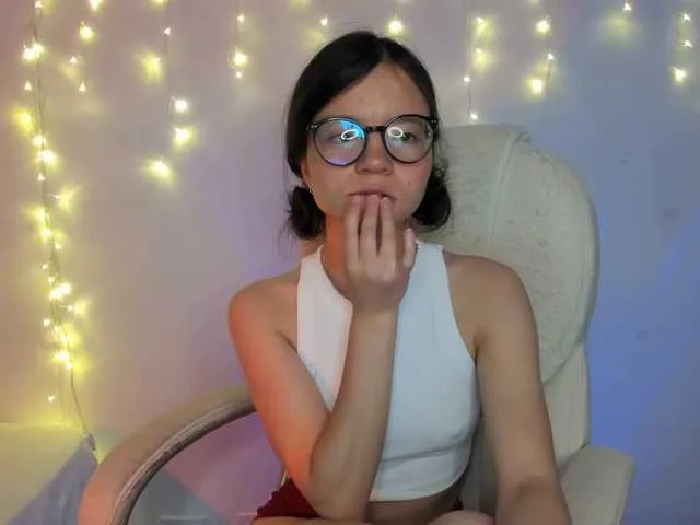 Live sex webcam photo for Miss-hailey #278145445