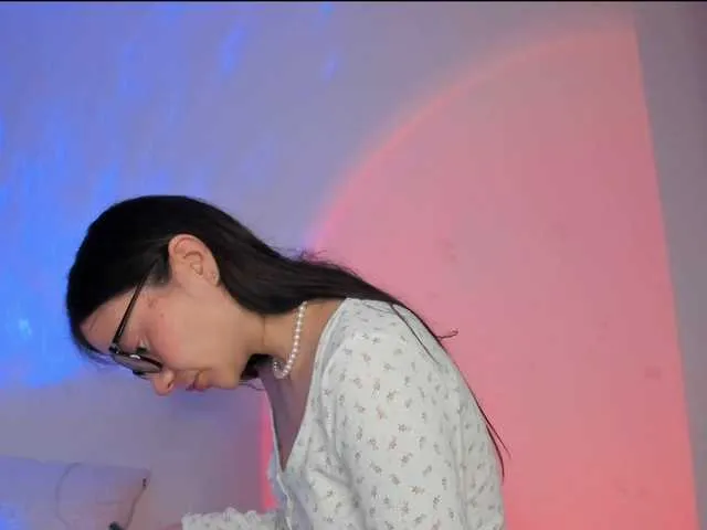 Live sex webcam photo for Miss-hailey #283771980