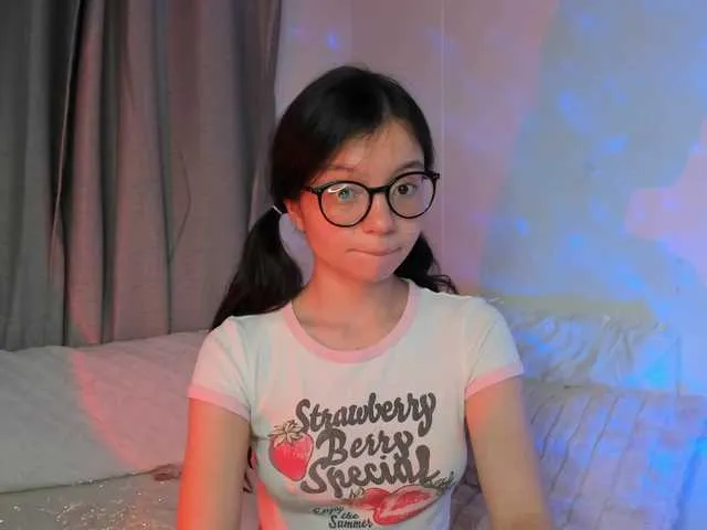 Live sex webcam photo for Miss-hailey #286195516