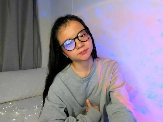 Live sex webcam photo for Miss-hailey #288386771