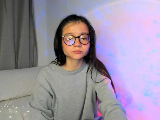 Live sex webcam photo for Miss-hailey #288647568