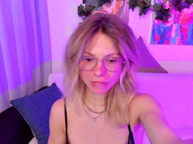 Live sex webcam photo for Miss-panamera #272159721