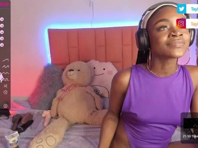 Live sex webcam photo for Miss-west #275457255