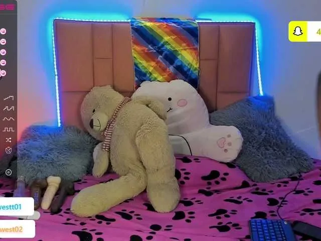 Live sex webcam photo for Miss-west #275643101