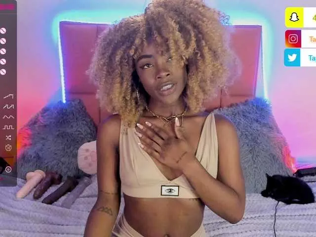 Live sex webcam photo for Miss-west #275956136