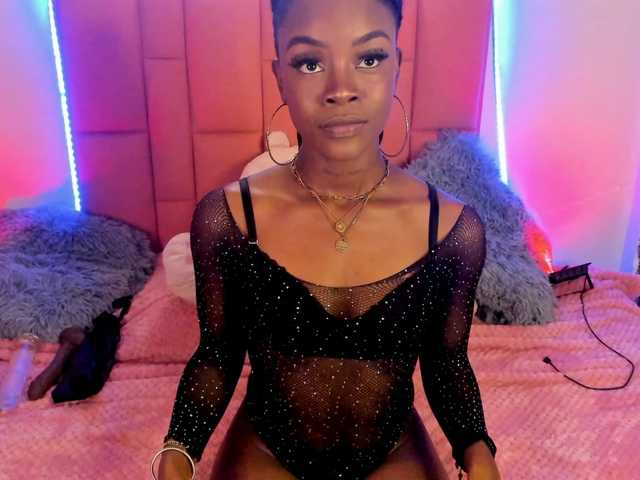 Live sex webcam photo for Miss-west #276110241