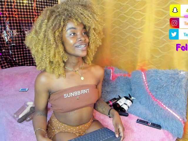 Live sex webcam photo for Miss-west #276681224