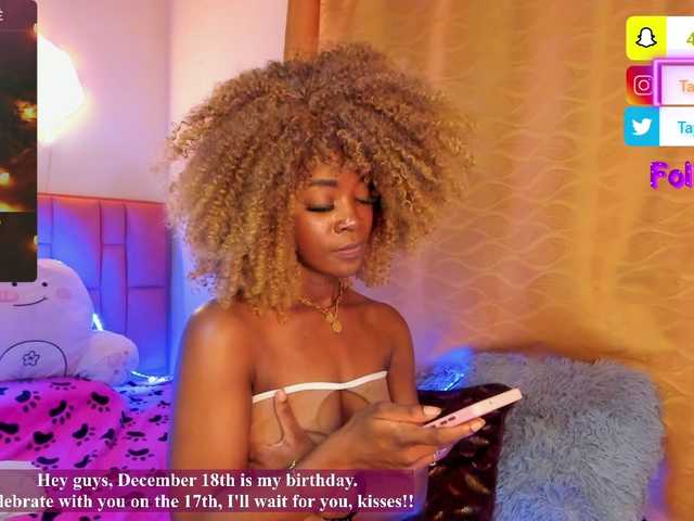 Live sex webcam photo for Miss-west #276841903