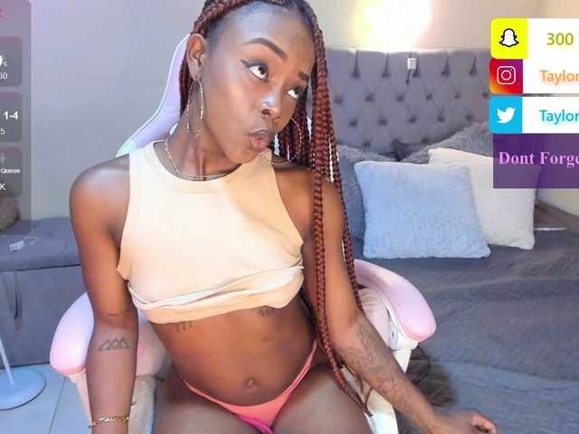 Live sex webcam photo for Miss-west #277383874