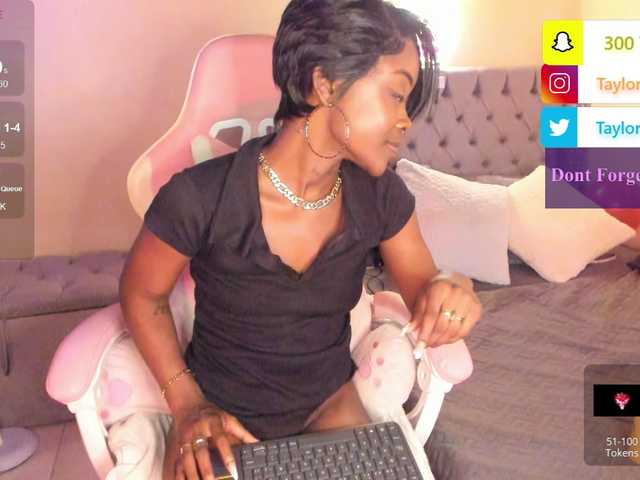 Live sex webcam photo for Miss-west #277421431