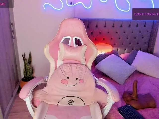 Live sex webcam photo for Miss-west #290805783