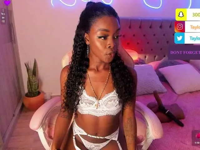 Live sex webcam photo for Miss-west #290818542