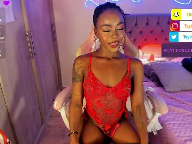 Live sex webcam photo for Miss-west #291653579