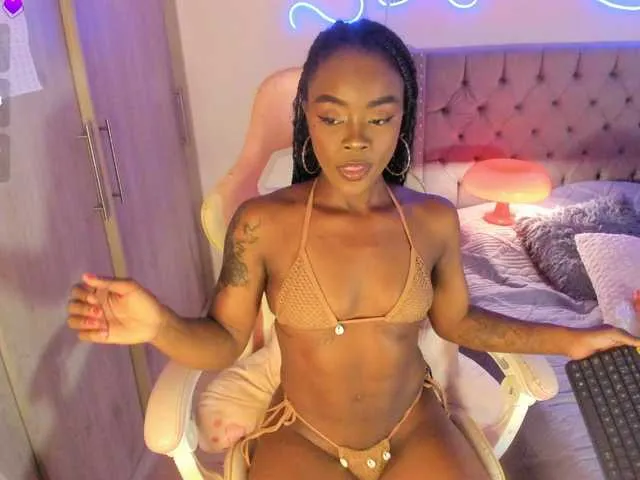 Live sex webcam photo for Miss-west #292345835