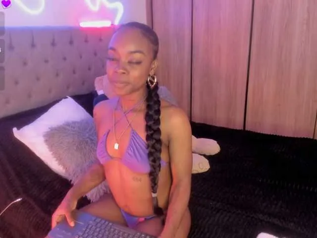 Live sex webcam photo for Miss-west #294266090
