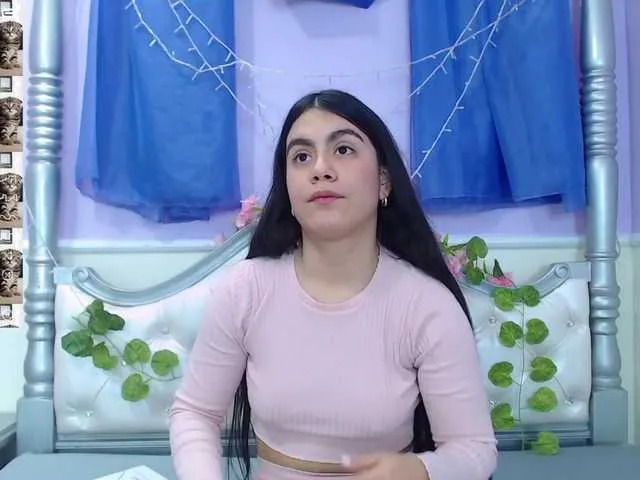 Live sex webcam photo for MissBellee #273452204