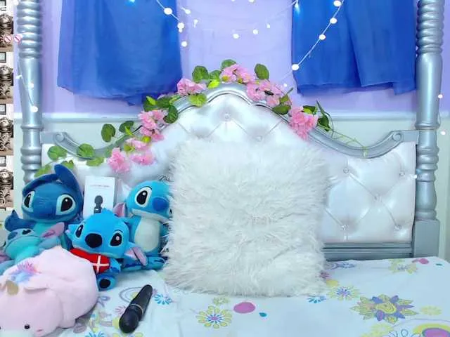 Live sex webcam photo for MissBellee #273455529